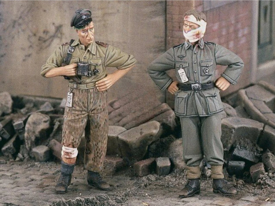 1/35 Scale Die-Cast Resin Figure Model Kit WWII Wounded German Soldiers 2 Figures Unassembled and Unpainted