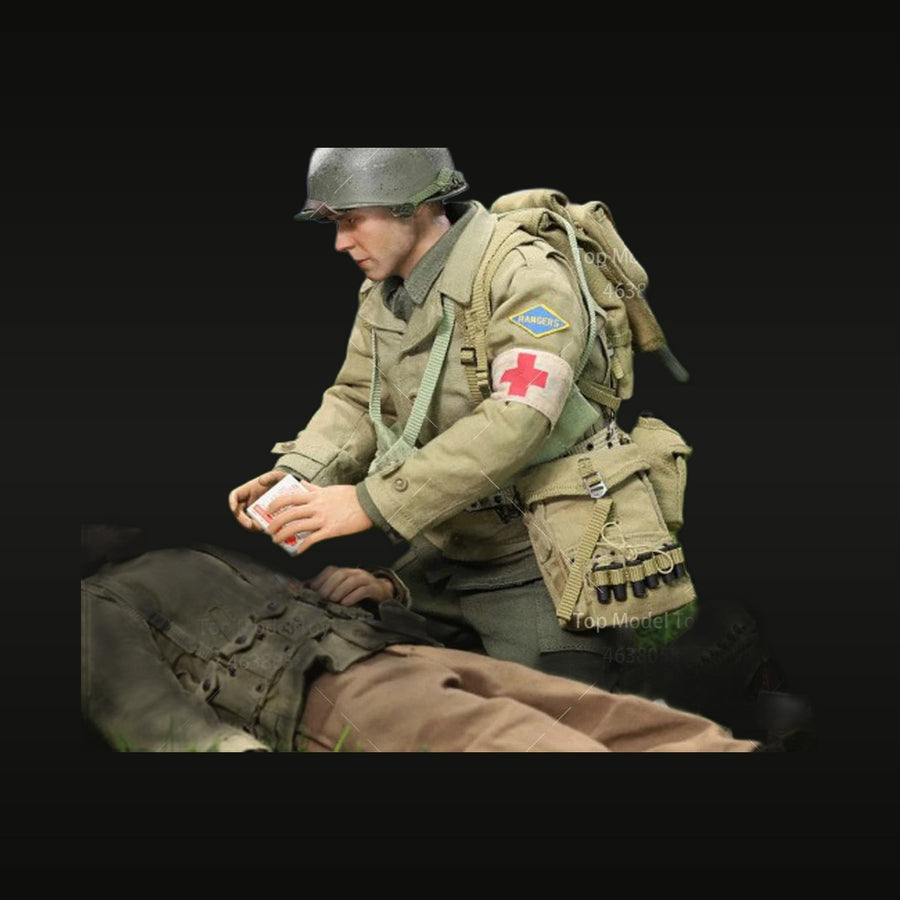 WWII US Army Medic Tending Casualty 1/35 Resin Figure Kit - unpainted resin model kit