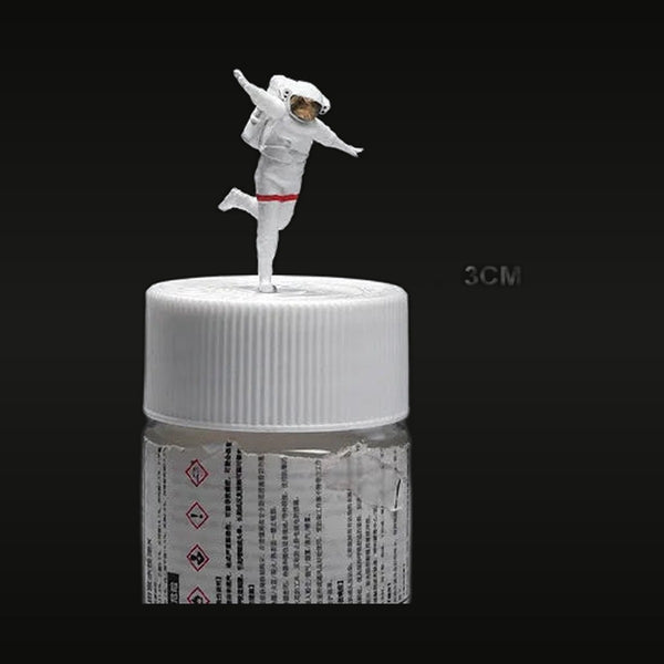 Astronaut in Spacesuit with Red Stripe Dynamic Pose 54mm Resin Figure Kit