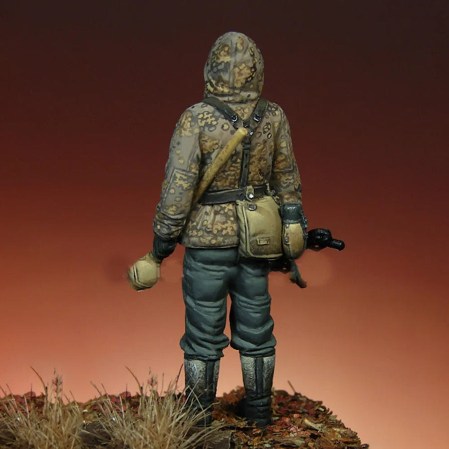 WWII German Officer & Fallschirmjäger Paratroopers Set 1/35 Resin Figure Kit - resin model view 5