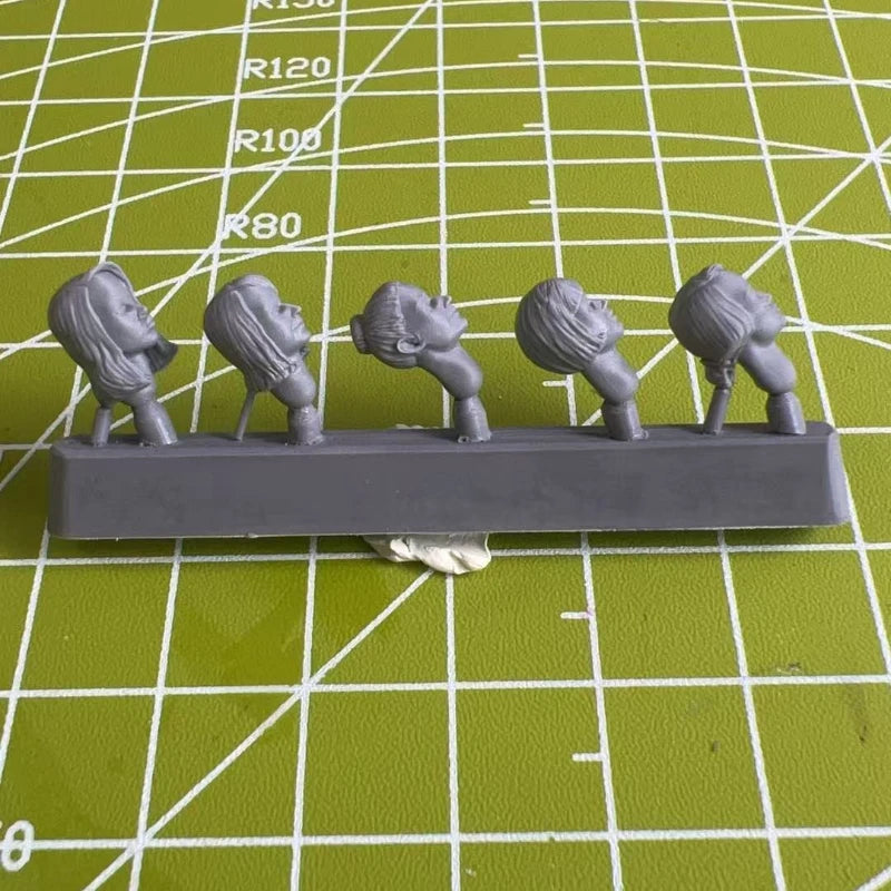 Modern Female Heads 350046 Set of 4 with Varied Hairstyles 1/35 Resin Bust Kit - resin model view 3