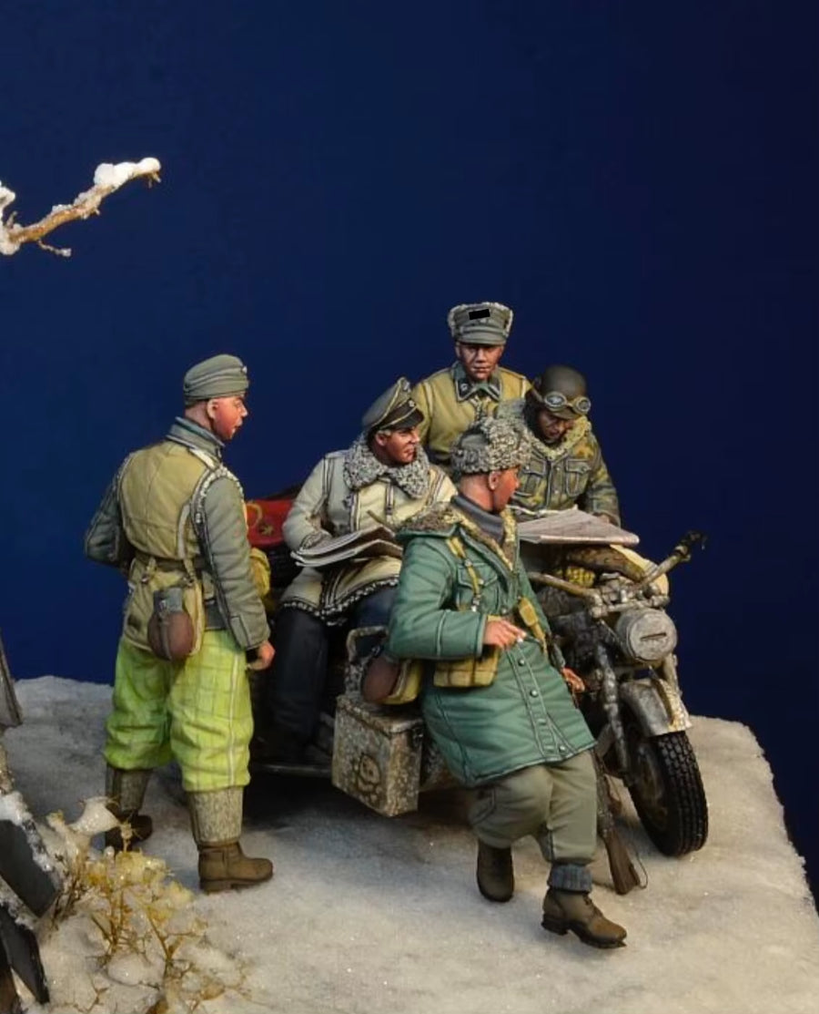 WWII German Motorcycle Scout Squad with Map 1/35 Resin Diorama Kit - resin model view 3