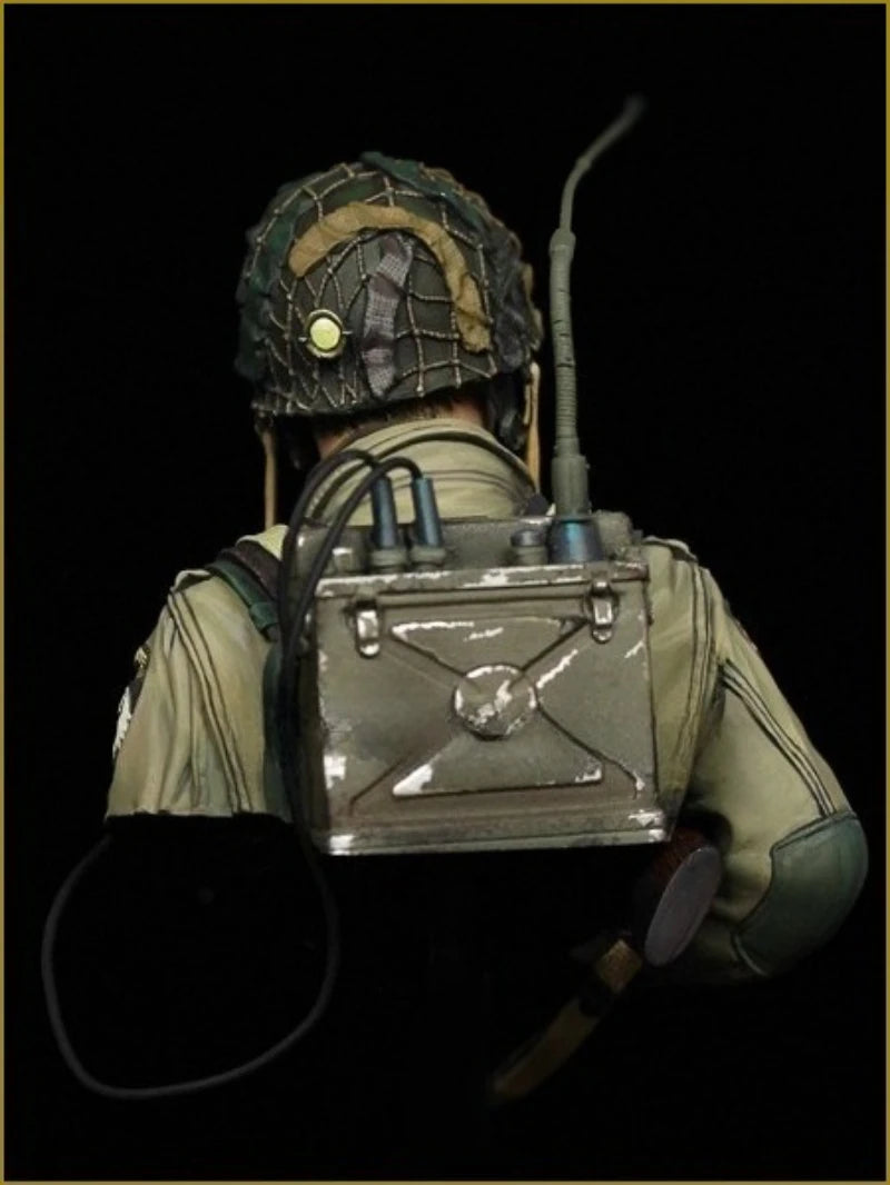 1/10 Scale Die-Cast Resin Bust Model Kit WWII US Airborne Radio Operator Statue Unassembled and Unpainted