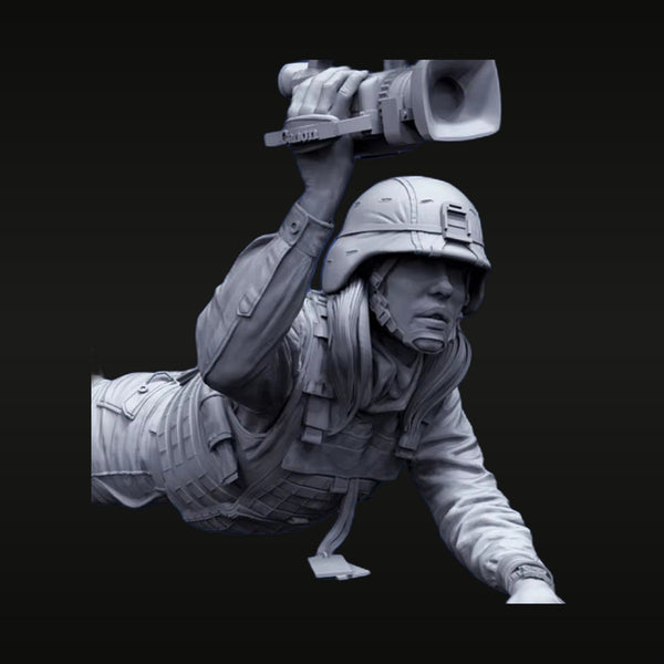 WWII US Soldier with Overhead Camera Mount 1/35 Resin Figure Kit