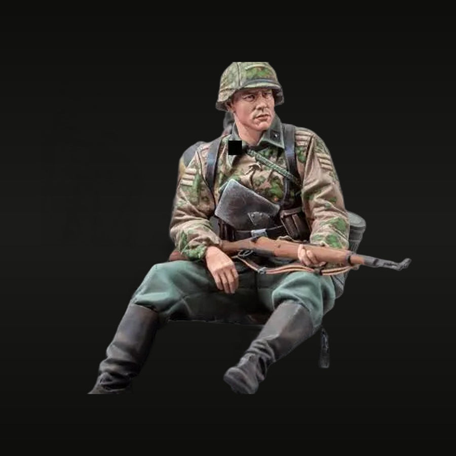 WWII German Soldier with Kar98k Seated 1/16 Resin Figure Kit - unpainted resin model kit
