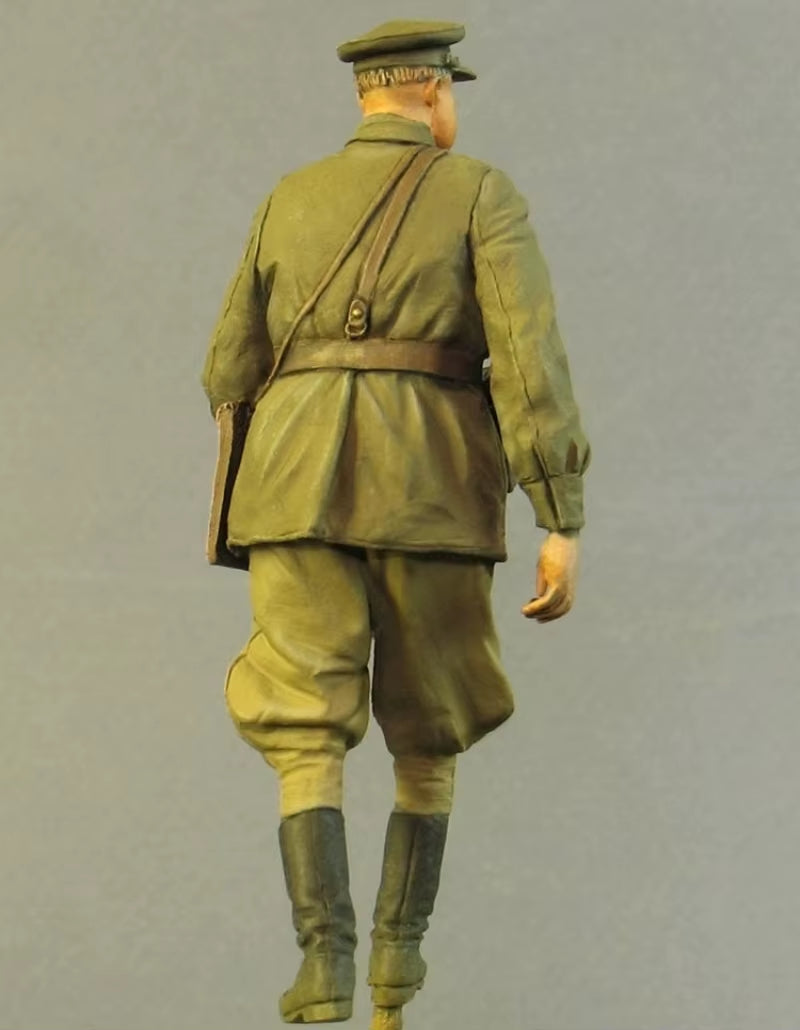 1/35 Scale Diecast Resin Figure Model Kit WWII Soviet Officer Need to Be Assembled and Colored by Themselves