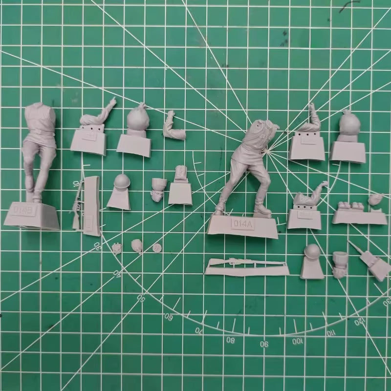 WWII Soviet Infantry Combat Pair Dynamic Pose 1/35 Resin Figure Kit - resin model view 2