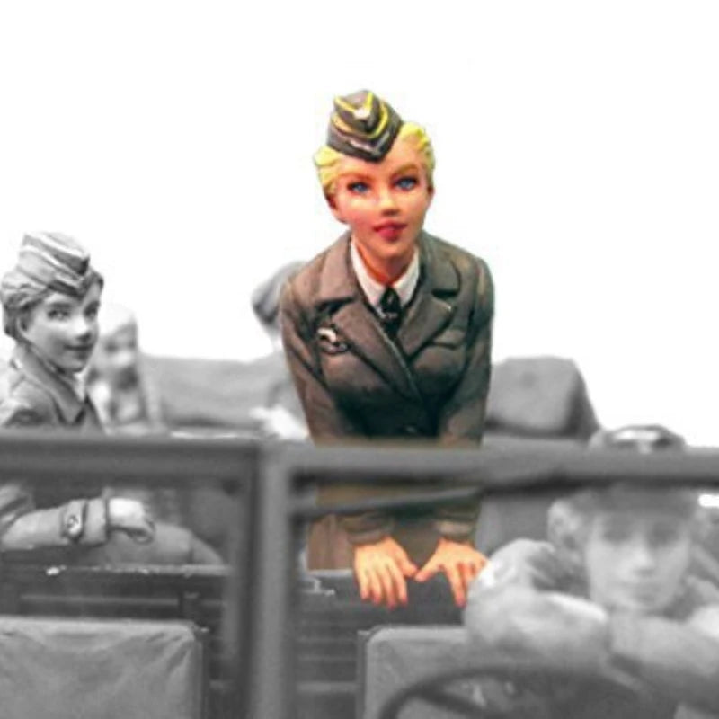 WWII Soviet Female Military Personnel Vehicle Crew 6-Figure Set 1/35 Resin Kit - resin model view 2