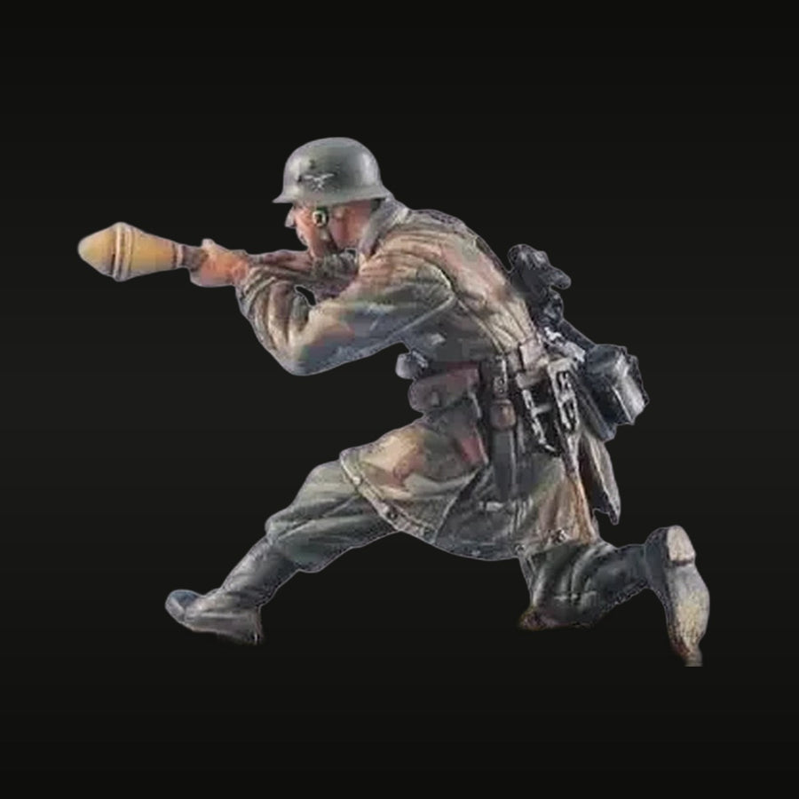 WWII German Grenadier Charging with Panzerfaust 1/35 Resin Figure Kit - unpainted resin model kit