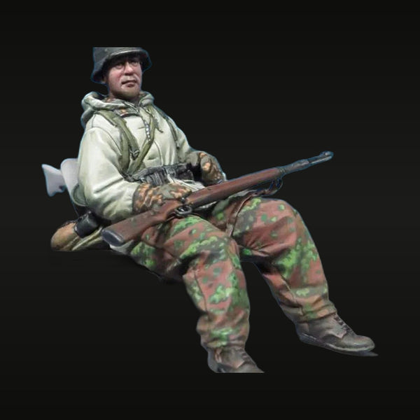 WWII German Soldier Splittermuster Camo Seated 1/35 Resin Figure Kit