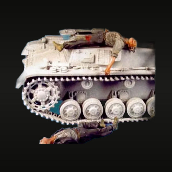 WWII American Tank Casualty Diorama with M4 Sherman 1/35 Resin Kit Set