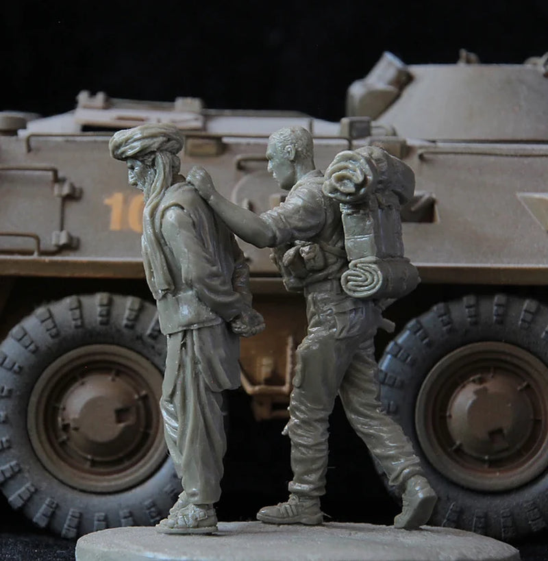 Modern US Special Forces with Detainee 1/35 Resin Figure Kit - resin model view 4
