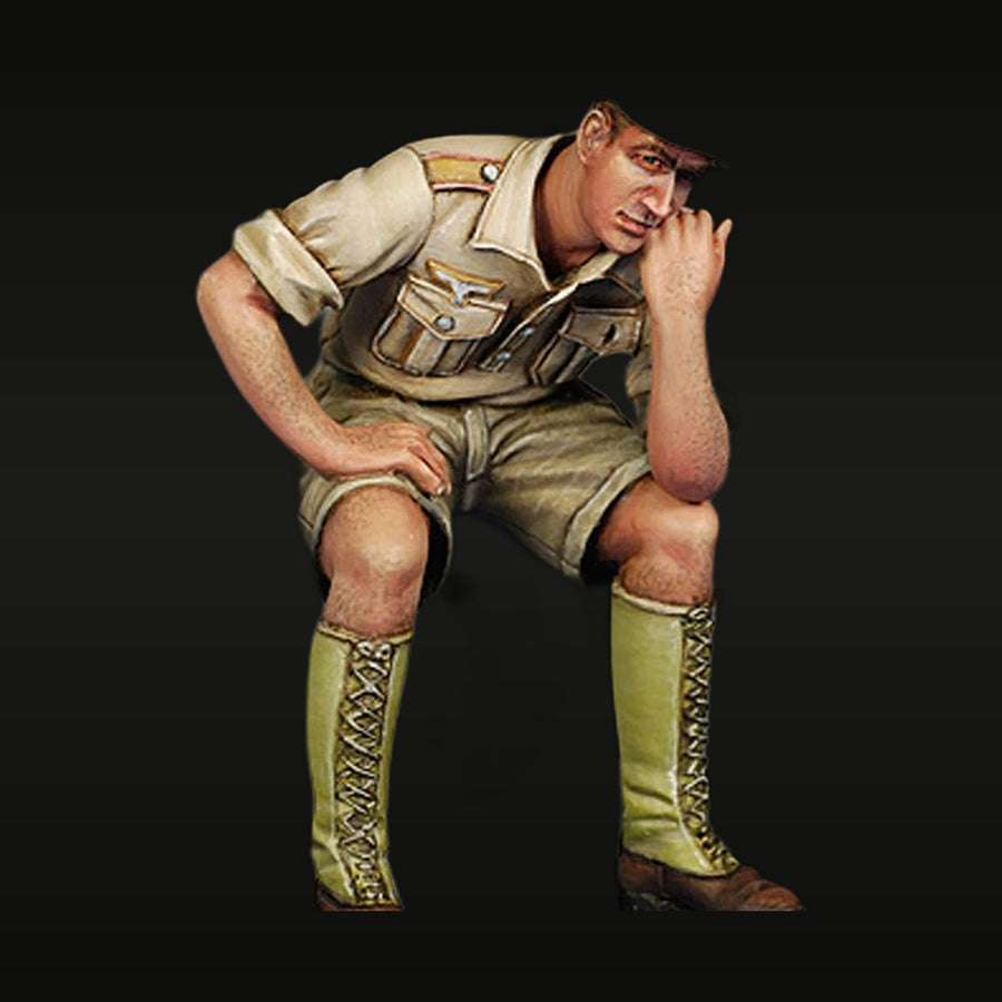 WWII German DAK Officer Crouching Tropical Uniform 1/35 Resin Figure Kit - unpainted resin model kit