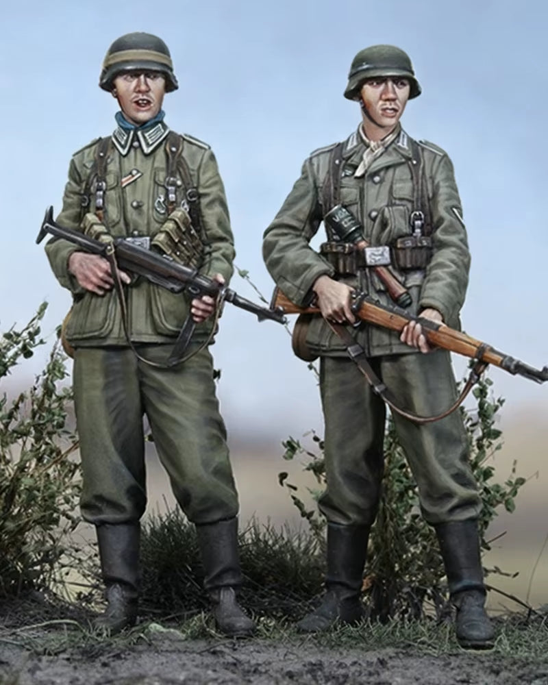 1/35 Scale Die-Cast Resin Figure Model Kit German Infantry Set 2 Figures (2 Heads Each) Unassembled and Unpainted