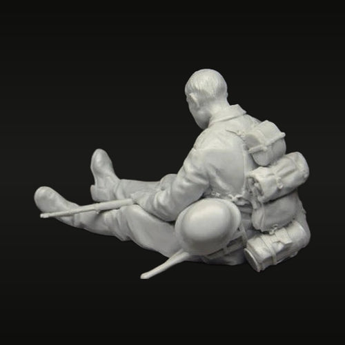 Modern Soldier Sitting 1/35 Resin Figure Kit