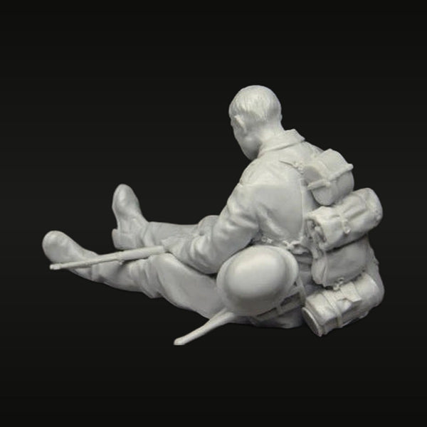WWII Soldier Seated Resting with Rifle and Field Pack 1/35 Resin Figure Kit