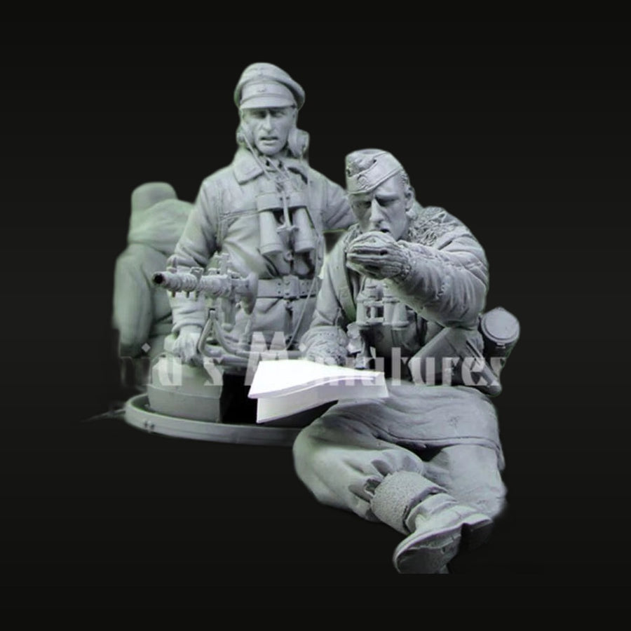 WWII German Tank Crew Briefing Set 3 Figures 1/16 Resin Kit - unpainted resin model kit