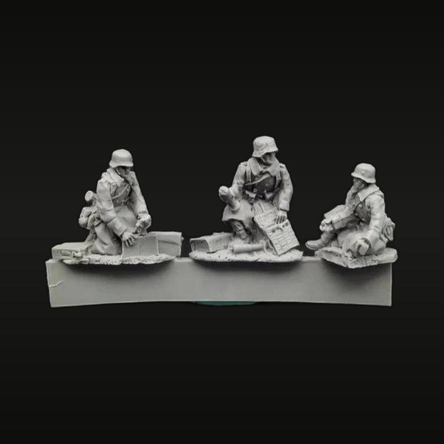 WWII German Infantry 3-Figure Set 1/72 Scale Resin Kit - unpainted resin model kit