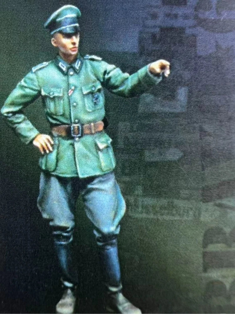 1/35 Resin Model Officer Mr. Scene Model Toy Unpainted 35133