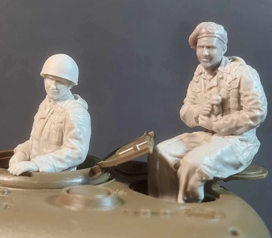 1/35 Scale Die-Cast Resin Figure Model Kit British Tank Suit Crew 4 Figures (No Tank) Unassembled and Unpainted