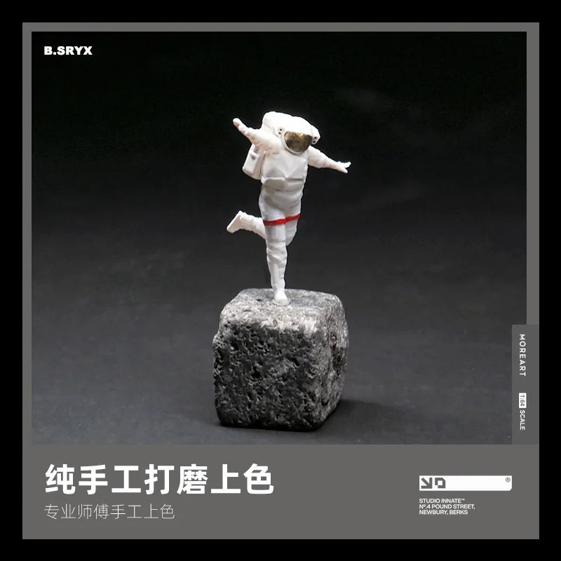 Astronaut in Spacesuit with Red Stripe Dynamic Pose 54mm Resin Figure Kit - resin model view 4
