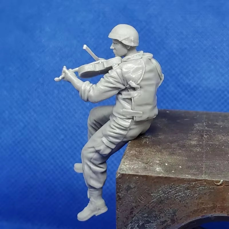 1/35 Scale Diecast Resin Figure Soldier Model Kit IDF Soldier Playing Violin Miniatures Unassembled and Unpainted Garage Kit