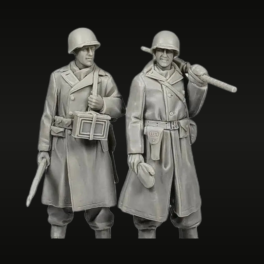 WWII US Infantry Rifleman & Soldier with Entrenching Tool 1/35 Resin Figure Set - unpainted resin model kit