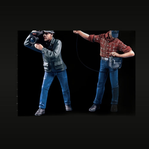 TV News Cameraman and Sound Engineer 1/35 Resin Figure Kit
