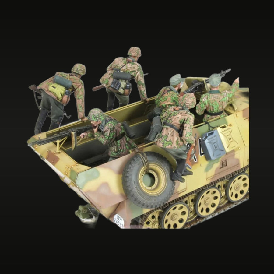 WWII German Waffen-SS Panzergrenadiers on Sd.Kfz.251 Halftrack 6-Figure Set 1/16 Resin Kit - unpainted resin model kit