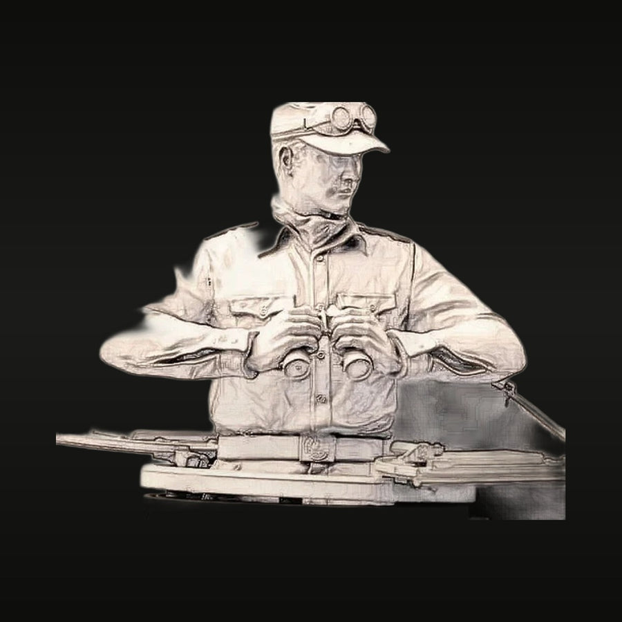 WWII German Tank Commander Bust with Binoculars 1/16 Resin Kit - unpainted resin model kit