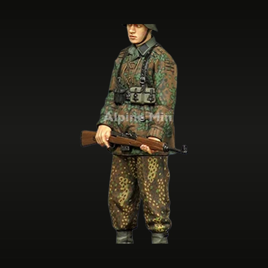 WWII German Grenadier Splinter Camo with K98 Rifle 1/35 Resin Figure - unpainted resin model kit
