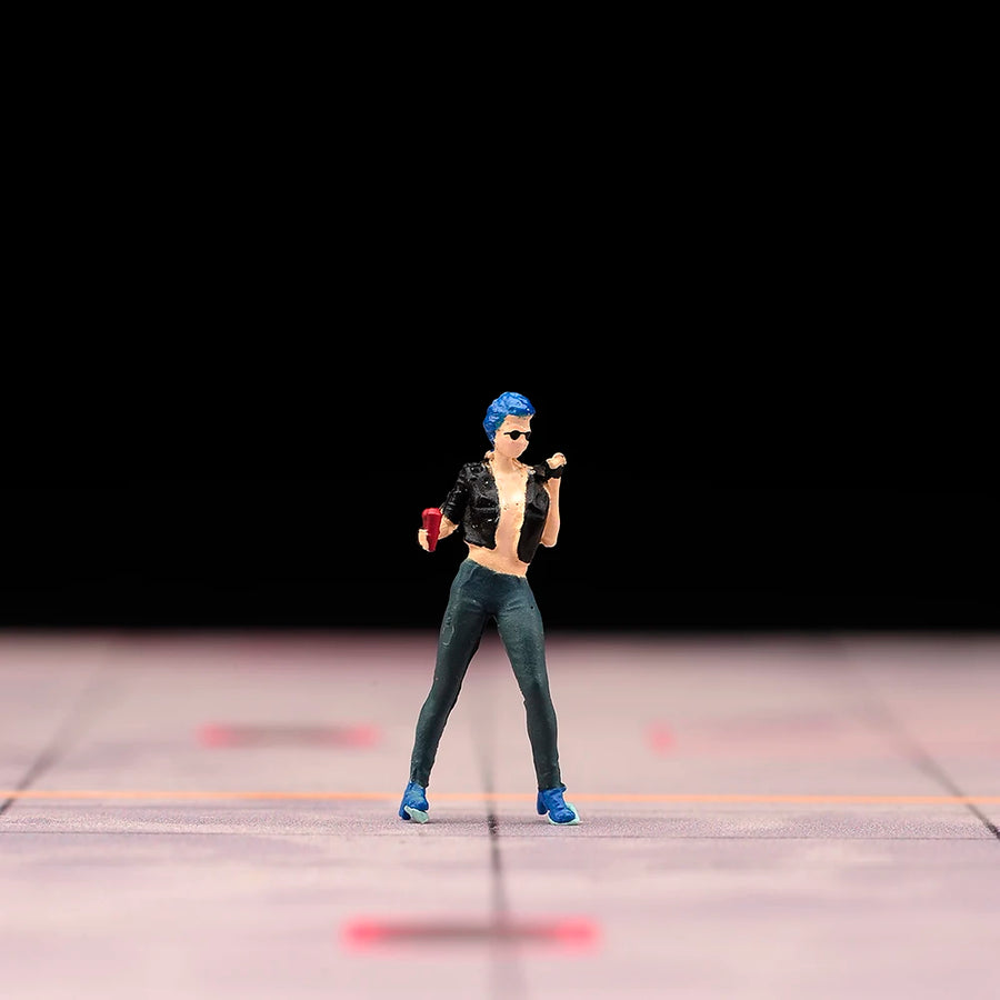 Painted Miniatures 1/64 Shotgun Girl Hunter Cool Punk Beauty with Dog Scene Figures Model for Cars Vehicles Toy