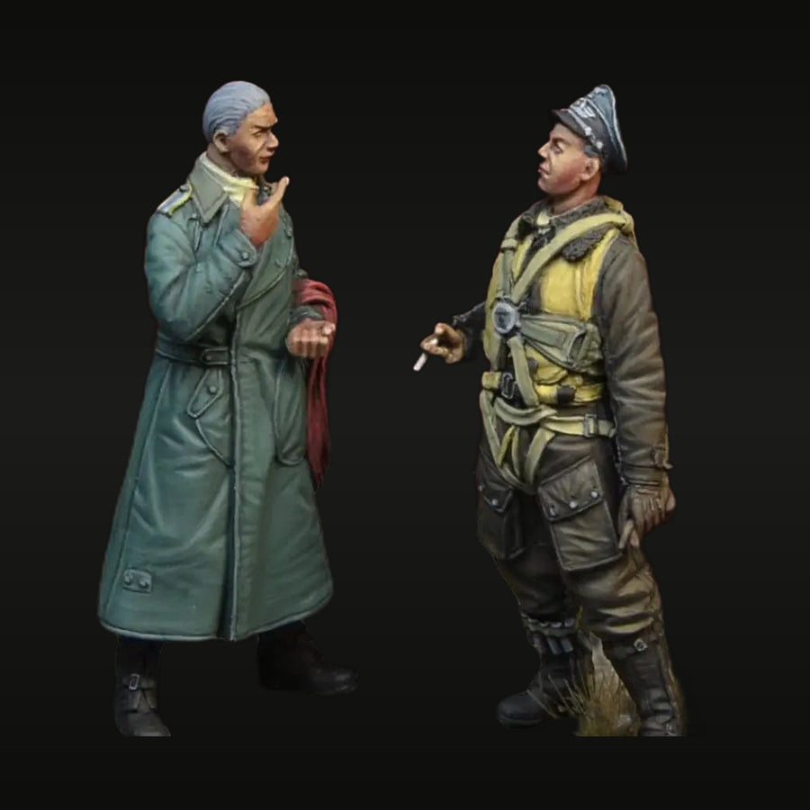 WWII Soviet Officer & Infantryman in Greatcoat 1/35 Resin Figure Kit - unpainted resin model kit