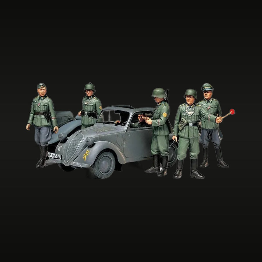 WWII German Wehrmacht Citroën Traction Avant Staff Car Diorama 1/35 Resin Kit - unpainted resin model kit