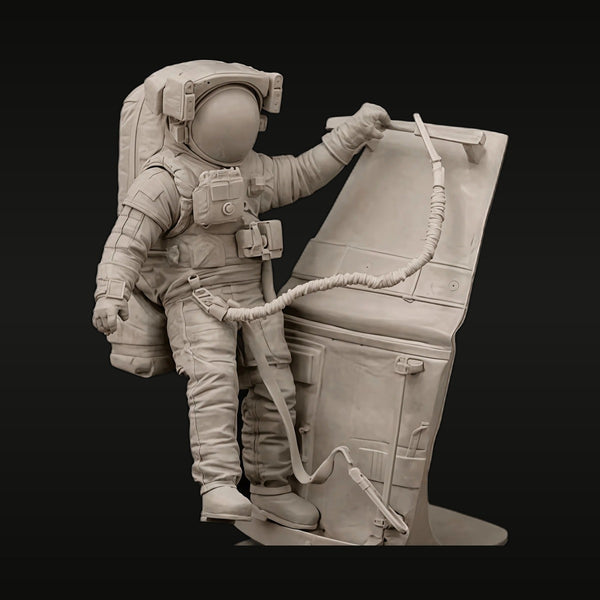 Modern Astronaut EVA Suit with Equipment Module 1/24 Resin Figure Kit