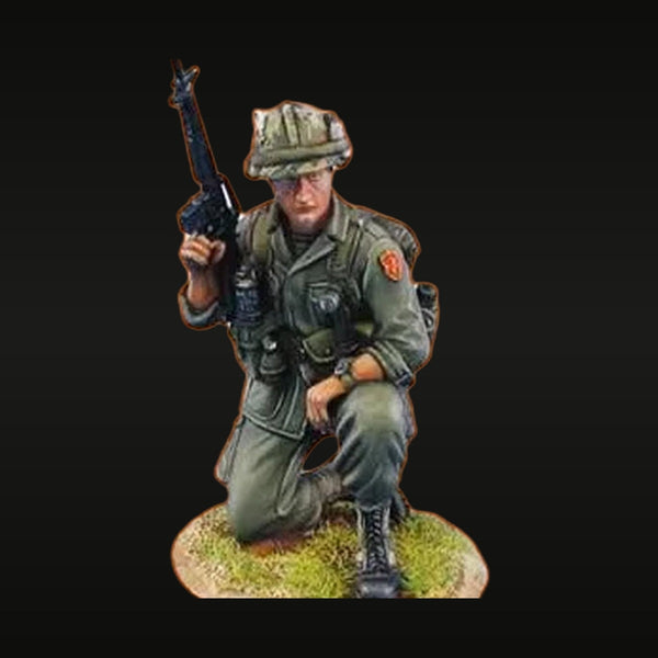 Vietnam War US Army Soldier M16 Kneeling 1/35 Resin Figure