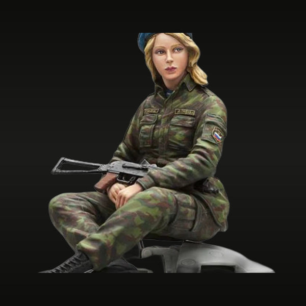 Modern Russian Female Soldier with AKS-74U 1/16 Resin Figure Kit