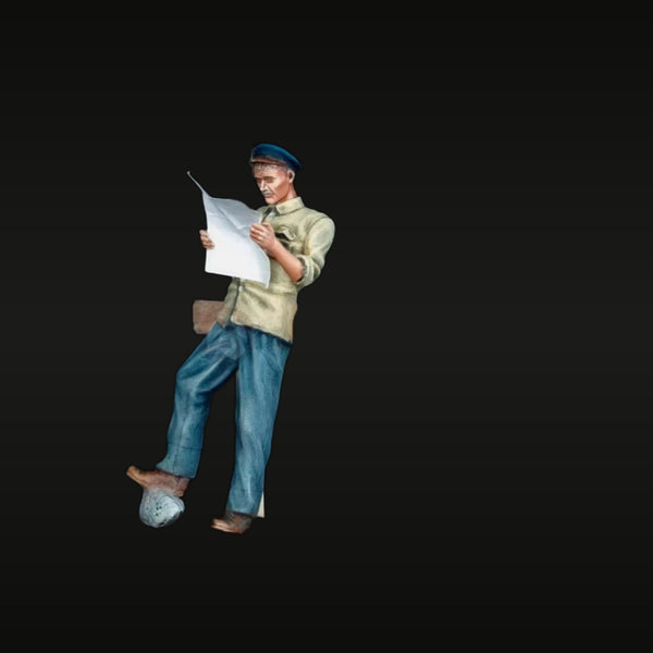 WWI Support Mechanic with Blueprint 1/35 Resin Figure