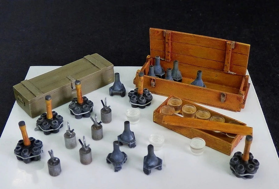 1/35 Scale Diecast Resin Model Assembled Kit WWII German Grenades and Mines Scene Model Unassembled Unpainted