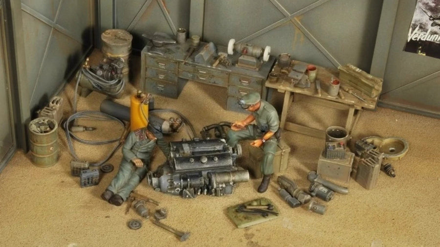 WWII German Engine Maintenance Diorama 1/35 Resin Painted Set - unpainted resin model kit