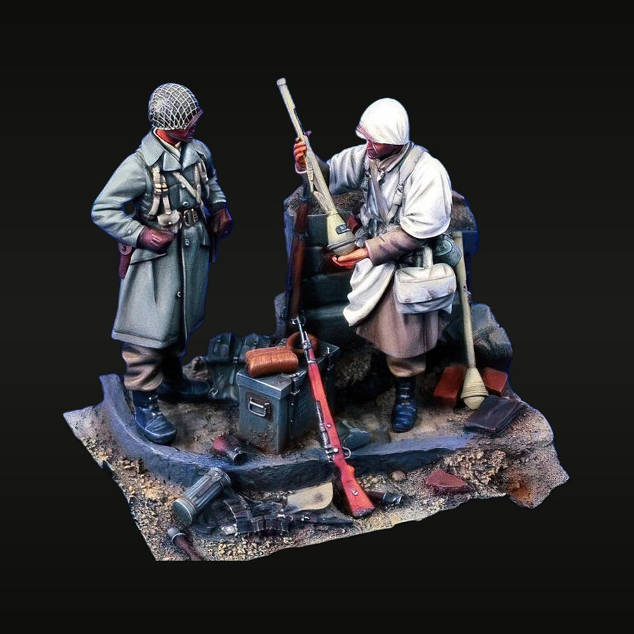 WWII German Soldiers with Captured Soviet Weapons 1/35 Resin Diorama Kit - unpainted resin model kit