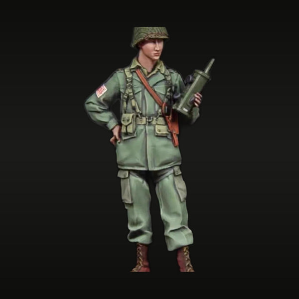 WWII US Army Soldier with M1A1 Bazooka 1/35 Resin Figure Kit