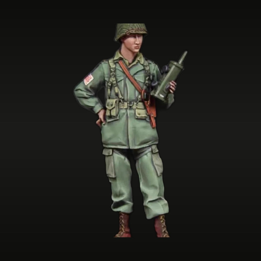 WWII US Army Soldier with M1A1 Bazooka 1/35 Resin Figure Kit - unpainted resin model kit