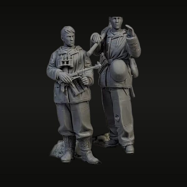 WWII German Soldiers with MP40 1/35 Resin Figure Kit