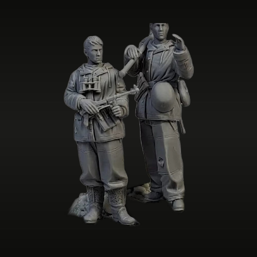 WWII German Soldiers with MP40 1/35 Resin Figure Kit - unpainted resin model kit