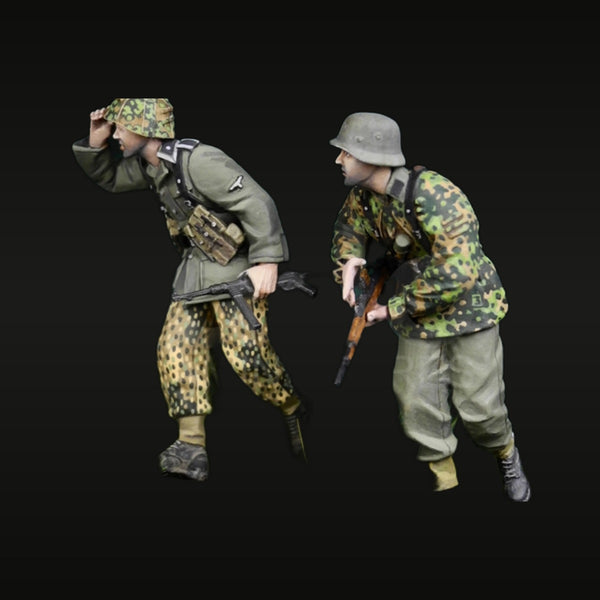 WWII German SS Soldiers with MP40 & Kar98k Late War 1/35 Resin Figure Kit