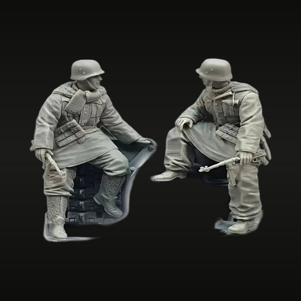 WWII German Winter Infantry Seated & Standing 1/35 Resin Figure Kit