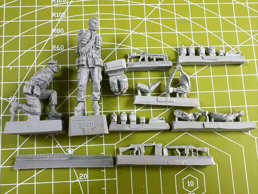 High Precision 1/35 Cast Resin Model, Special Forces Jungle Combat Scene Model, Toy Unpainted