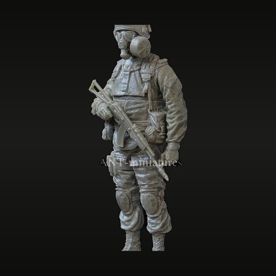 Modern US Tactical Operator with M4 Carbine Body Armor 1/35 Resin Figure Kit - unpainted resin model kit
