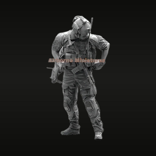 Modern US Special Forces Operator with M4 Rifle 1/16 Resin Figure Kit